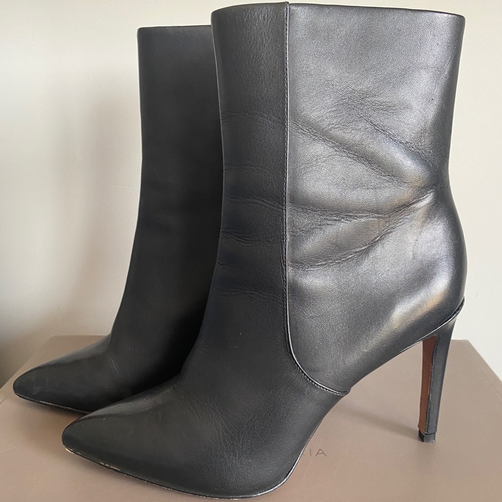 LISTING ENDS 12/18 BCBGMaxAzria Black Leather Knee High Heel Boots 9